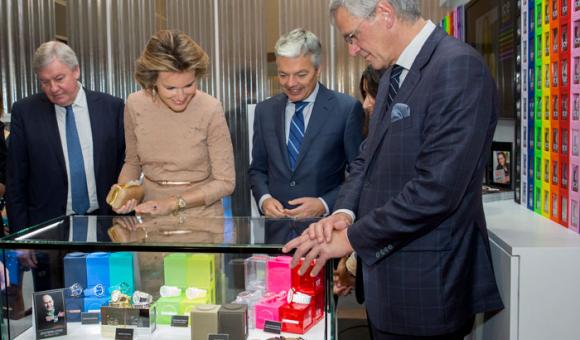 Sa Majesté la reine des Belges, visite la marque Ice-Watch à Hong Kong.