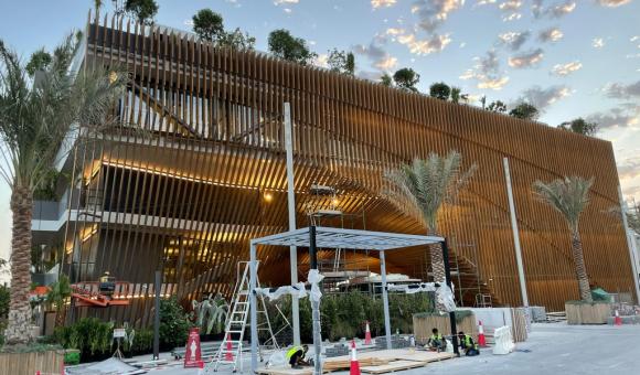 The green arch, the Belgian pavilion at Expo 2020 Dubai (c) BelExpo