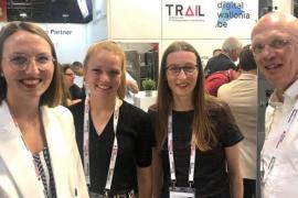 Trois doctorantes du Trail Institute avec le Pr. B. Macq (c) Daily Science