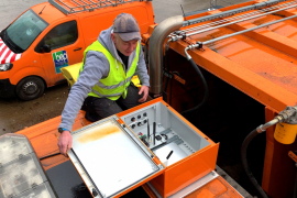 Installation d’un “hub” sur la cabine d’un camion sentinelle du BEP. © BEP